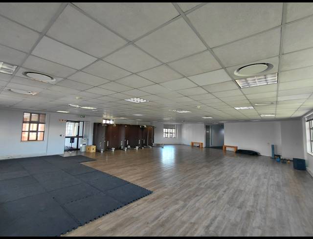 196M² OFFICE TO LET IN BRYANSTON